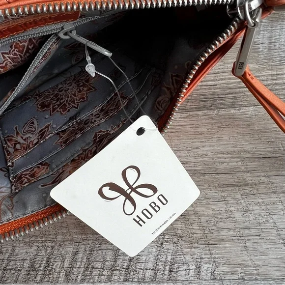 NWT HOBO Convertible Crossbody Clutch - Picture 7 of 16